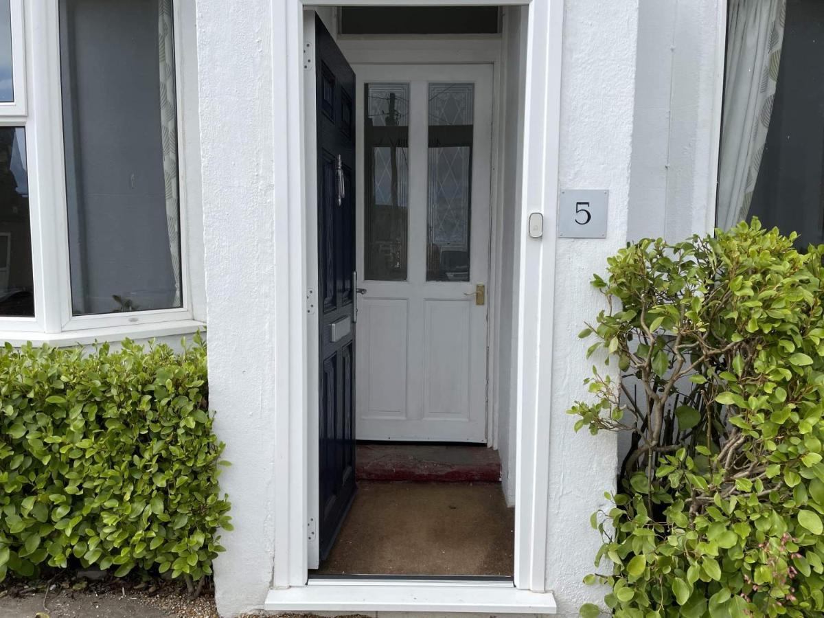 Spacious 4-Bed Beach Retreat For Families Steps From The Shore In Pevensey Bay المظهر الخارجي الصورة
