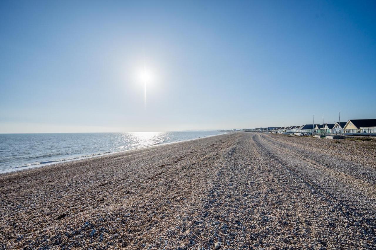 Spacious 4-Bed Beach Retreat For Families Steps From The Shore In Pevensey Bay المظهر الخارجي الصورة